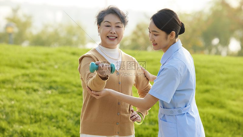 在具体选择养老床宽度时，可以从以下几个方面进行考虑：