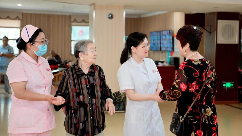 智能健康监测仪：守护长辈健康的科技守护者**