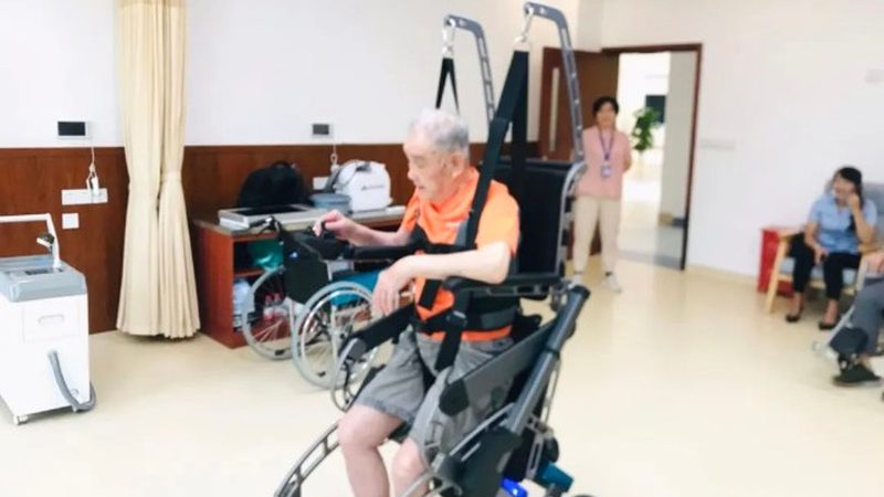 目前市场上常见的护理院床位尺寸主要有以下几种：